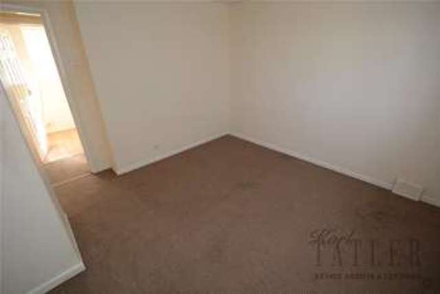  Image of 3 bedroom Semi-Detached house to rent in Beaconsfield Road Runcorn WA7 at Runcorn Cheshire Weston Point, WA7 4BT