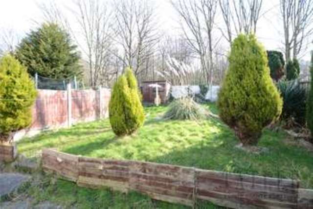  Image of 3 bedroom Semi-Detached house to rent in Beaconsfield Road Runcorn WA7 at Runcorn Cheshire Weston Point, WA7 4BT
