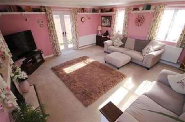  Image of 3 bedroom Detached house for sale in Upper Brighton Road Broadwater Worthing BN14 at Broadwater, BN14 9HU