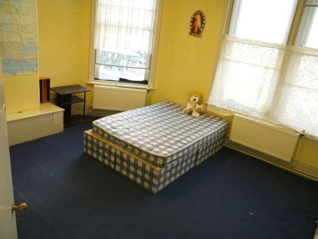  Image of 2 bedroom Flat to rent in Corporation Street Hyde SK14 at Corporation Street  Hyde, SK14 1AB