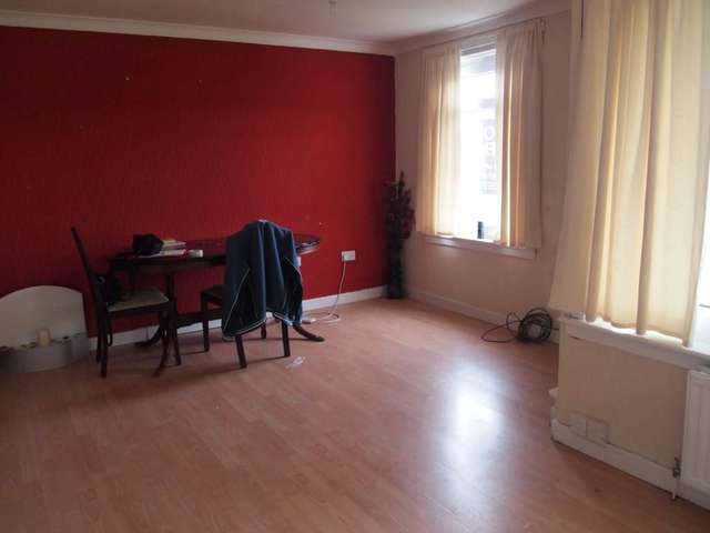  Image of 3 bedroom Flat to rent in Corseford Avenue Kilbarchan Johnstone PA5 at Corseford Avenue Corseford Johnstone, PA5 0PD