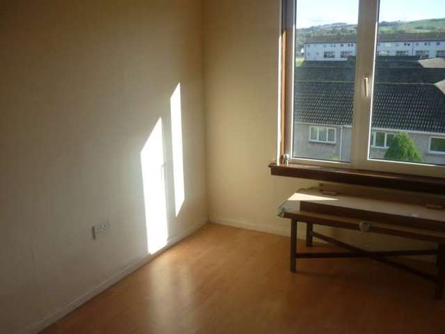  Image of 3 bedroom Flat to rent in Corseford Avenue Kilbarchan Johnstone PA5 at Corseford Avenue Corseford Johnstone, PA5 0PD