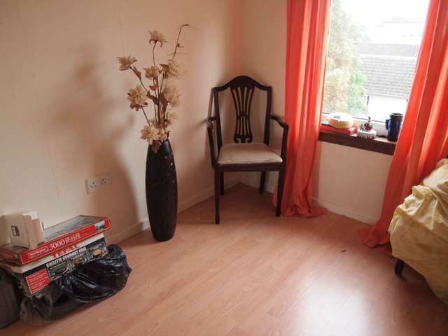  Image of 3 bedroom Flat to rent in Corseford Avenue Kilbarchan Johnstone PA5 at Corseford Avenue Corseford Johnstone, PA5 0PD