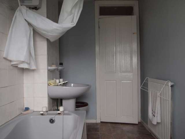  Image of 3 bedroom Flat to rent in Corseford Avenue Kilbarchan Johnstone PA5 at Corseford Avenue Corseford Johnstone, PA5 0PD