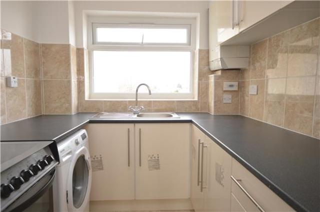  Image of 2 bedroom Flat to rent in Bishopsford Road Morden SM4 at 90 Bishopsford Road  Surrey, SM4 6BE