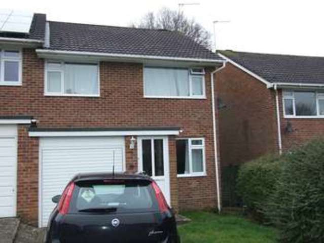  Image of 3 bedroom Property to rent in Jubilee Road Corfe Mullen Wimborne BH21 at Jubilee Road Corfe Mullen Wimborne, BH21 3NH