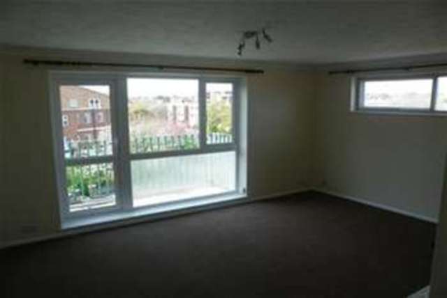  Image of 2 bedroom Flat to rent in Wordsworth Road Worthing BN11 at Worthing, BN11 3TB