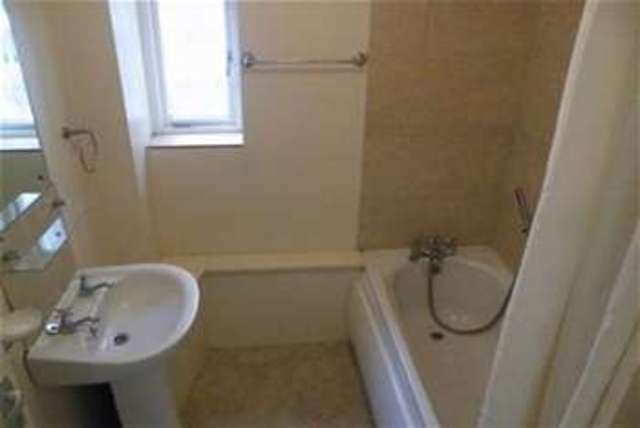  Image of 2 bedroom Flat to rent in Wordsworth Road Worthing BN11 at Worthing, BN11 3TB