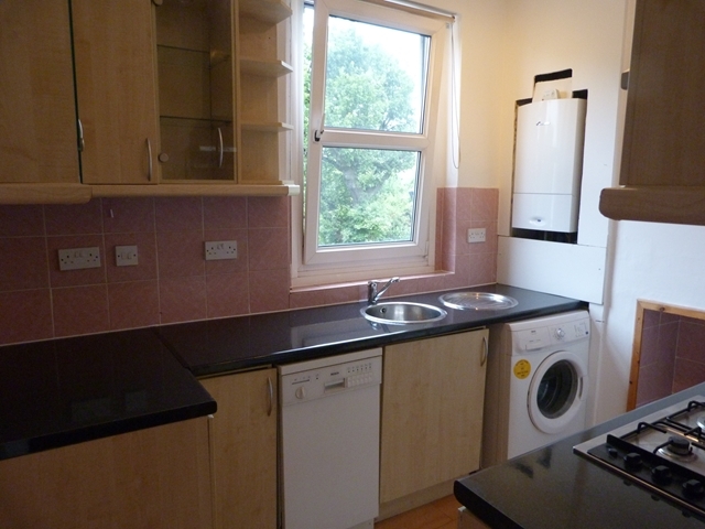  Image of 2 bedroom Flat to rent in Cromwell Road London SW19 at Cromwell Road  Wimbledon, SW19 8LZ