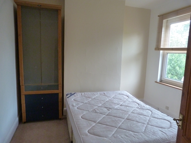  Image of 2 bedroom Flat to rent in Cromwell Road London SW19 at Cromwell Road  Wimbledon, SW19 8LZ