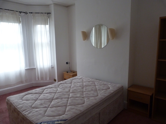  Image of 2 bedroom Flat to rent in Cromwell Road London SW19 at Cromwell Road  Wimbledon, SW19 8LZ