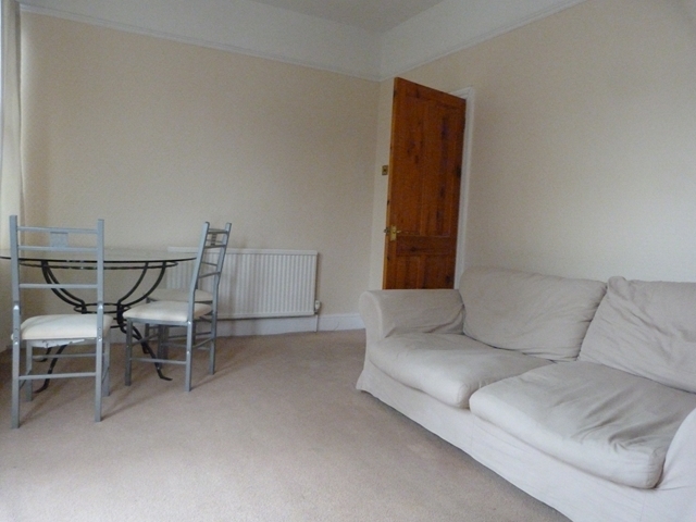  Image of 2 bedroom Flat to rent in Cromwell Road London SW19 at Cromwell Road  Wimbledon, SW19 8LZ