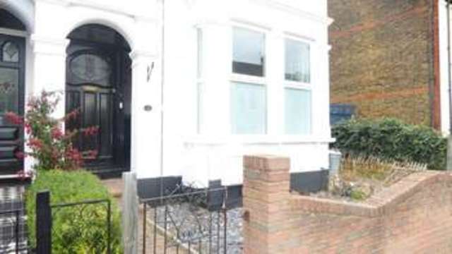 Image of 2 bedroom Ground Flat to rent in Hermitage Road Westcliff-on-Sea SS0 at Westcliff-on-Sea Westcliff-on-Sea, SS0 7NQ