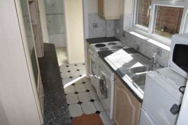  Image of 3 bedroom Terraced house to rent in Montague Street Reading RG1 at Montague Street  Reading, RG1 4JH