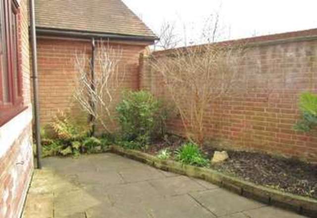  Image of 3 bedroom Semi-Detached house for sale in Stirlings Road Wantage OX12 at Wantage, OX12 7BB