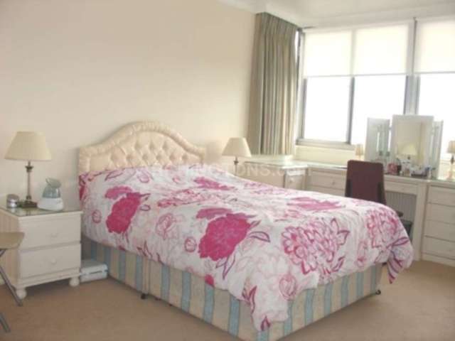  Image of 3 bedroom Apartment for sale in Cambridge Square London W2 at Cambridge Square Edgware Road London, W2 2PJ