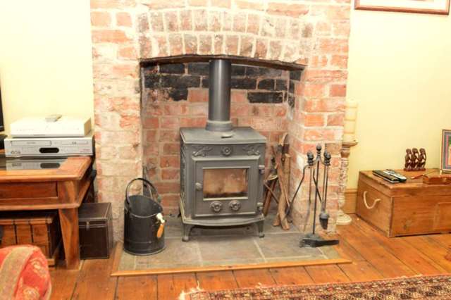  Image of 2 bedroom End of Terrace for sale in School Lane Weston Turville Aylesbury HP22 at School Lane Weston Turville Aylesbury, HP22 5SG