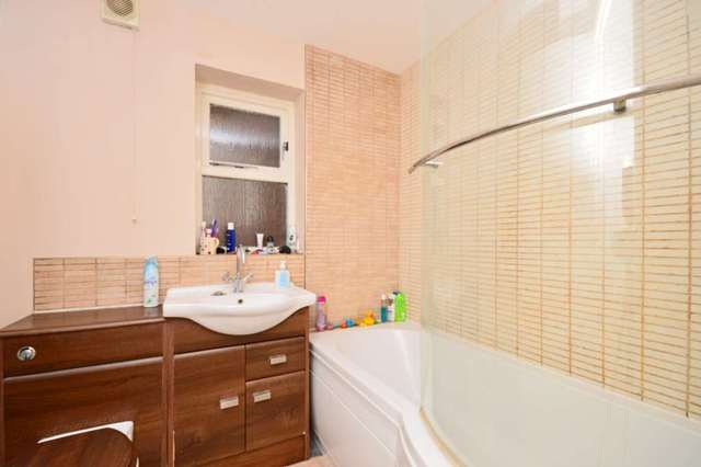  Image of 1 bedroom Flat for sale in Henry Doulton Drive London SW17 at Henry Doulton Drive  London, SW17 6DF