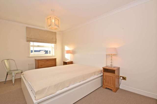  Image of 2 bedroom Apartment to rent in Lisle Close London SW17 at Lisle Close  London, SW17 6LB