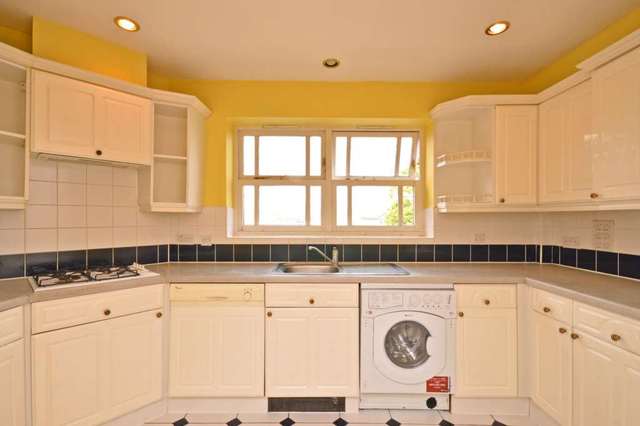  Image of 2 bedroom Apartment to rent in Lisle Close London SW17 at Lisle Close  London, SW17 6LB