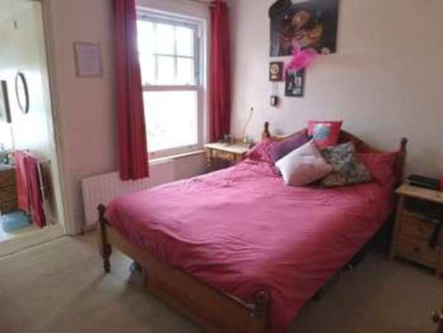  Image of 2 bedroom Terraced house for sale in Leatherhead Road Bookham Leatherhead KT23 at Leatherhead Road  Bookham, KT23 4RW