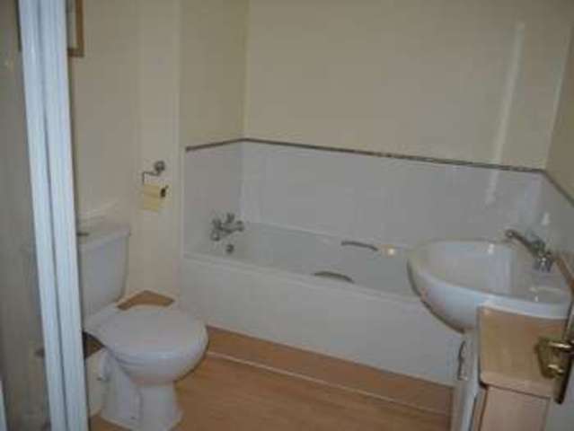  Image of 2 bedroom Flat to rent in Bright Wire Crescent Eastleigh SO50 at Bright Wire Crescent  EASTLEIGH, SO50 5SQ