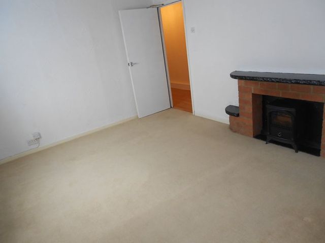  Image of 1 bedroom Flat to rent in Whitfield Road Stoke-on-Trent ST6 at Whitfield Road Ball Green Stoke-On-Trent, ST6 8AL