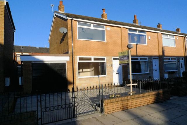  Image of 2 bedroom Terraced house to rent in Gainsborough Avenue Bolton BL3 at Gainsborough Avenue Morris Green Bolton, BL3 3LN