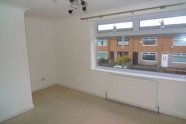  Image of 2 bedroom Terraced house to rent in Gainsborough Avenue Bolton BL3 at Gainsborough Avenue Morris Green Bolton, BL3 3LN