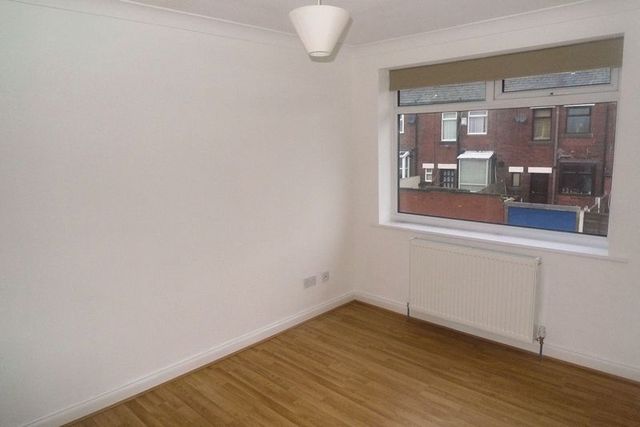  Image of 2 bedroom Terraced house to rent in Gainsborough Avenue Bolton BL3 at Gainsborough Avenue Morris Green Bolton, BL3 3LN