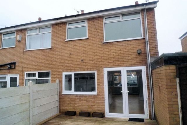  Image of 2 bedroom Terraced house to rent in Gainsborough Avenue Bolton BL3 at Gainsborough Avenue Morris Green Bolton, BL3 3LN