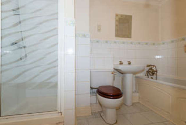  Image of 2 bedroom Flat to rent in Manchester Road London E14 at Barons Lodge  Docklands, E14 3BL