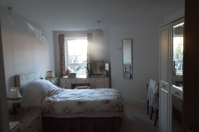  Image of 1 bedroom Flat for sale in Church Street Littlehampton BN17 at 14 Church Street  Littlehamptom, BN17 5FE