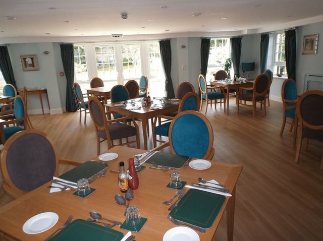  Image of 1 bedroom Flat for sale in Church Street Littlehampton BN17 at 14 Church Street  Littlehamptom, BN17 5FE