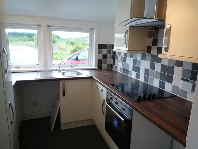  Image of 2 bedroom Cottage to rent in West Calder EH55 at West Calder West Lothian West Lothian, EH55 8RQ