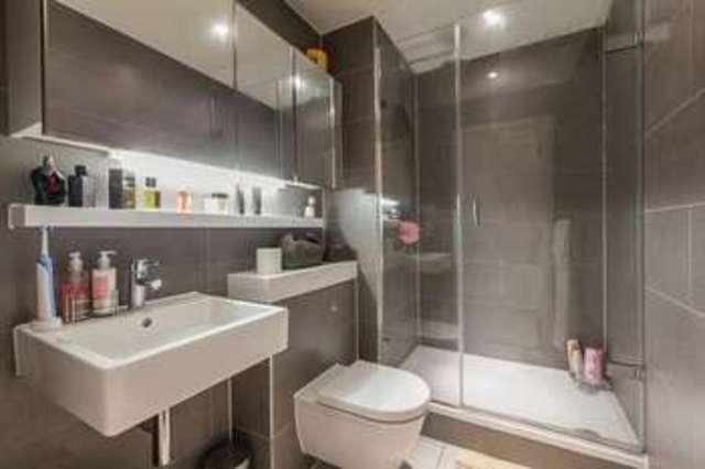  Image of Flat for sale in Cobblestone Square London E1W at Binnacle House  Wapping, E1W 3AR