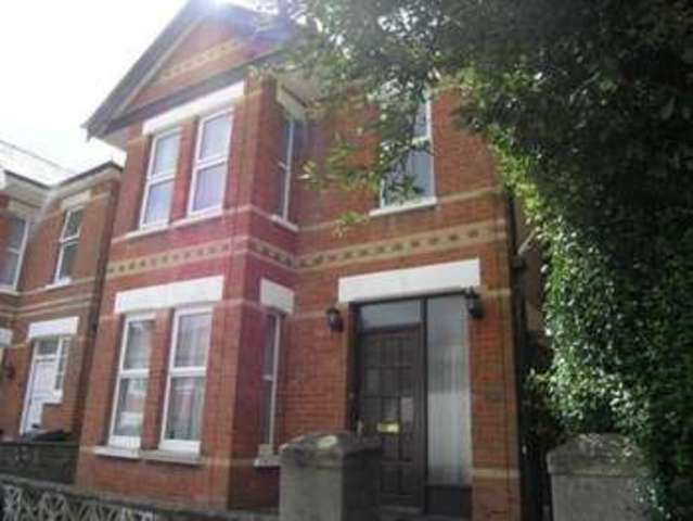  Image of 4 bedroom Detached house to rent in Green Road Winton Bournemouth BH9 at Winton  Bournemouth, BH9 1DX