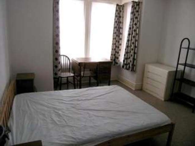  Image of 4 bedroom Detached house to rent in Green Road Winton Bournemouth BH9 at Winton  Bournemouth, BH9 1DX