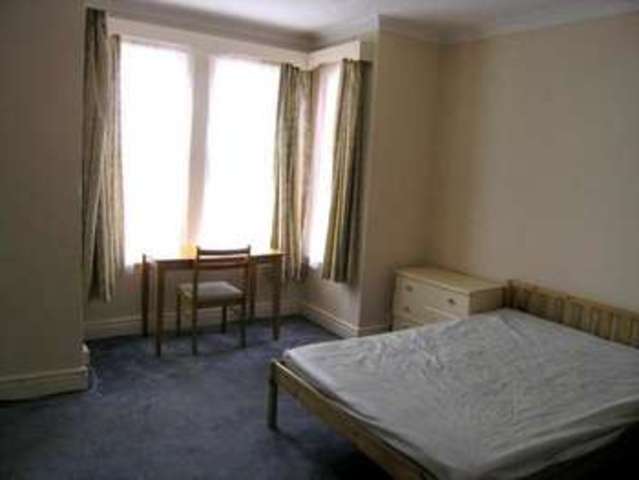  Image of 4 bedroom Detached house to rent in Green Road Winton Bournemouth BH9 at Winton  Bournemouth, BH9 1DX