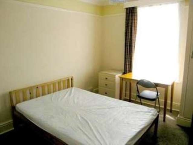  Image of 4 bedroom Detached house to rent in Green Road Winton Bournemouth BH9 at Winton  Bournemouth, BH9 1DX