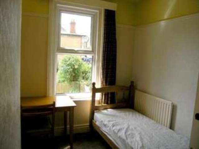  Image of 4 bedroom Detached house to rent in Green Road Winton Bournemouth BH9 at Winton  Bournemouth, BH9 1DX
