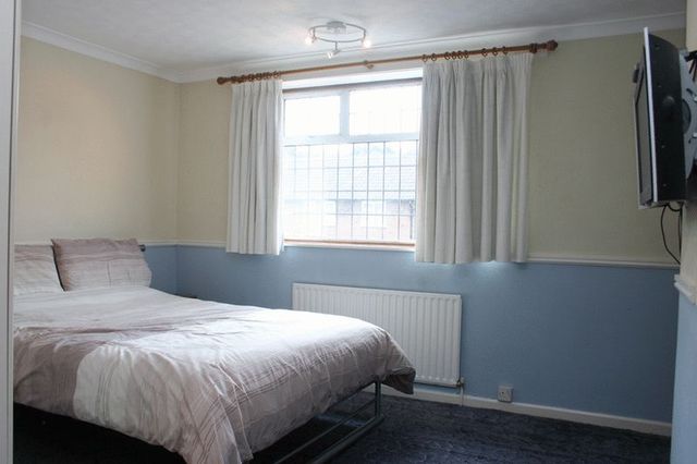  Image of 2 bedroom Detached house to rent in Ravensworth Road London SE9 at Ravensworth Road  London, SE9 4LX