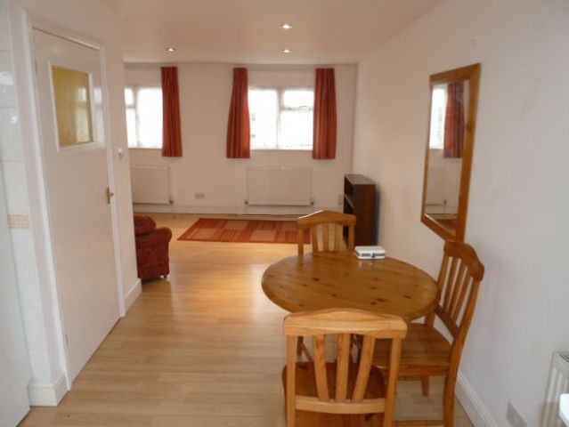  Image of 2 bedroom Flat to rent in Wellingborough Road Abington Northampton NN1 at Wellingborough Road Abington NORTHAMPTON, NN1 4EF