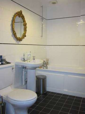  Image of 1 bedroom Flat for sale in Stoke Newington High Street London N16 at Stoke Newington High Street  London, N16 7HF