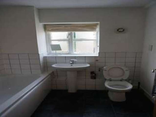  Image of 2 bedroom Flat to rent in Adcocks Close Loughborough LE11 at Adcocks Close  Loughborough, LE11 1HZ