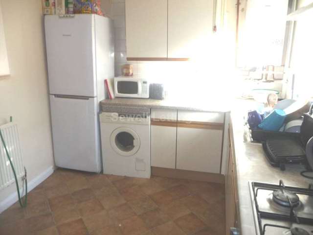  Image of 4 bedroom Detached house to rent in Addington Road Reading RG1 at Addington Road  Reading, RG1 5PZ