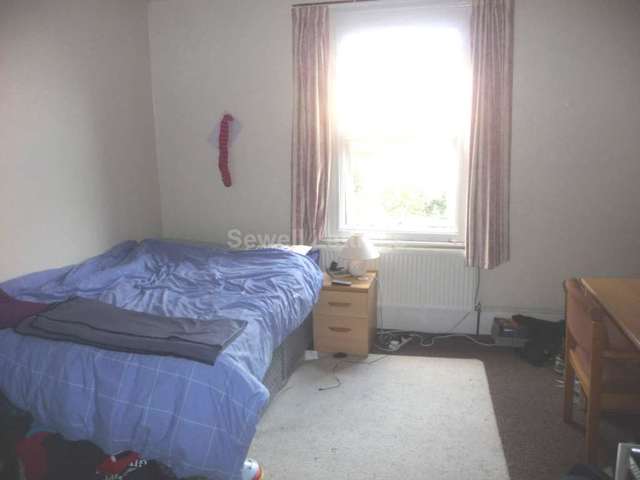  Image of 4 bedroom Detached house to rent in Addington Road Reading RG1 at Addington Road  Reading, RG1 5PZ