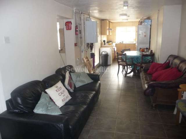  Image of 7 bedroom Detached house to rent in Addington Road Reading RG1 at Addington Road  Reading, RG1 5PX