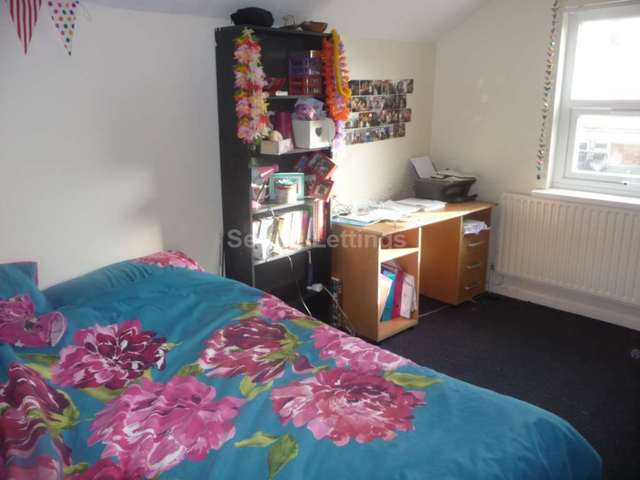  Image of 7 bedroom Detached house to rent in Addington Road Reading RG1 at Addington Road  Reading, RG1 5PX