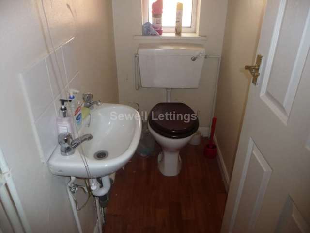  Image of 7 bedroom Detached house to rent in Addington Road Reading RG1 at Addington Road  Reading, RG1 5PX
